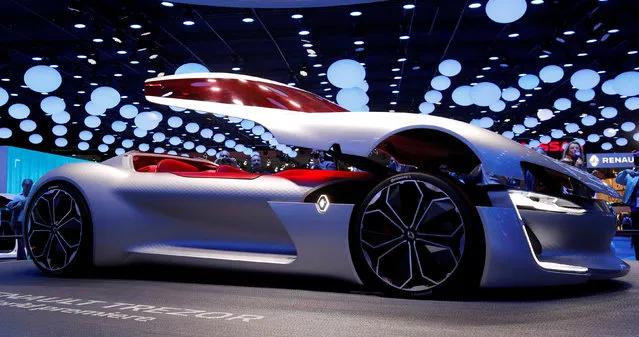 A Renault Trezor car is displayed at the Mondial de l'Automobile, Paris auto show, during media day in Paris, France, September 30, 2016. (Photo by Jacky Naegelen/Reuters)