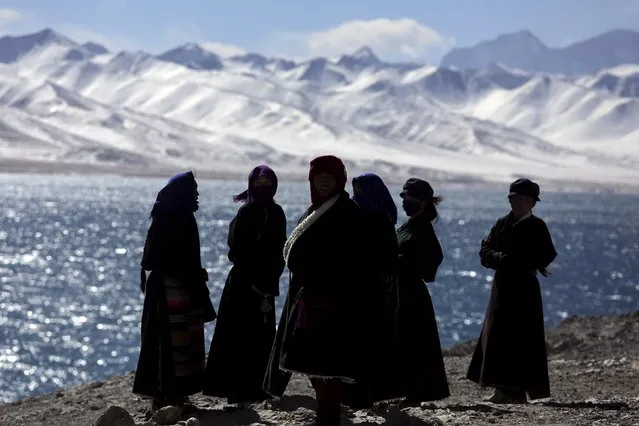 Tibetan people visit Namtso lake in the Tibet Autonomous Region, China November 18, 2015. (Photo by Damir Sagolj/Reuters)