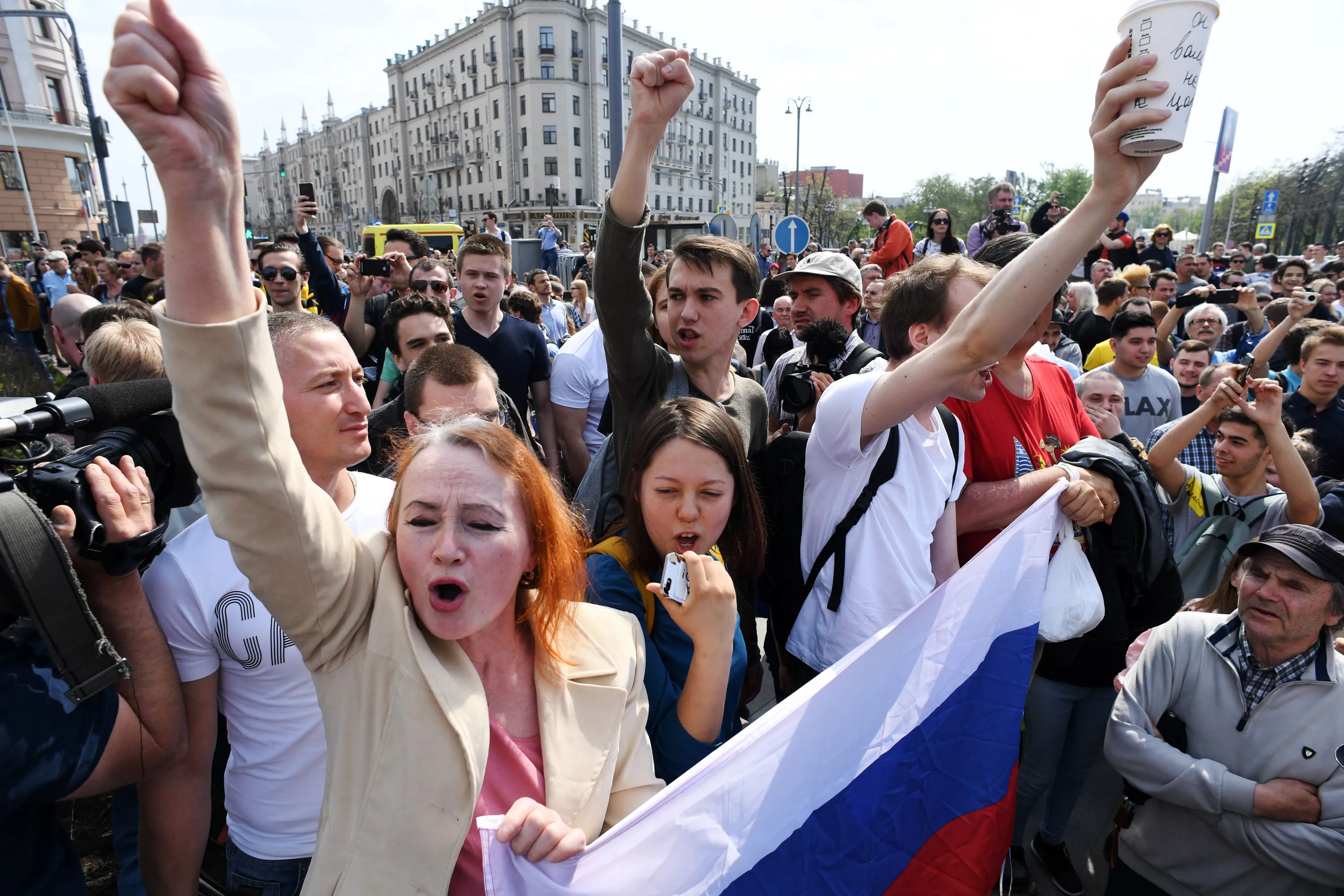 Митинг ук. Политический митинг. Несанкционированный митинг. Несанкционированные митинги в России. Протесты молодежи.