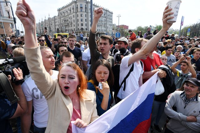 Opposition supporters shout slogans during an unauthorized anti-Putin rally called by opposition leader Alexei Navalny on May 5, 2018 in Moscow, two days ahead of Vladimir Putin's inauguration for a fourth Kremlin term. (Photo by Kirill Kudryavtsev/AFP Photo)