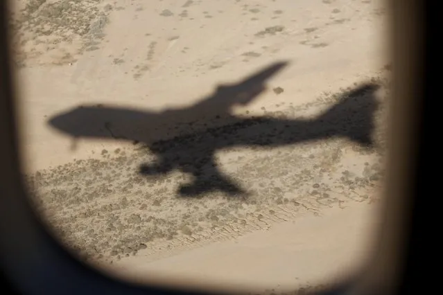 The shadow of Air Force One is seen on the Saudi Arabian desert as U.S. President Barack Obama and first lady Michelle Obama arrive at King Khalid International Airport in Riyadh, in this January 27, 2015 file photo. (Photo by Jim Bourg/Reuters)