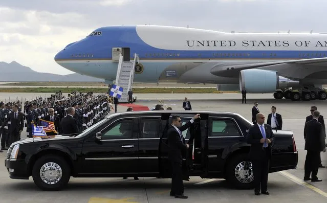 Secret Service agents stand beside the U.S President Barack Obama's limousine following his arrival at the Eleftherios Venizelos International airport in Athens, Greece, November 15, 2016. (Photo by Michalis Karagiannis/Reuters)