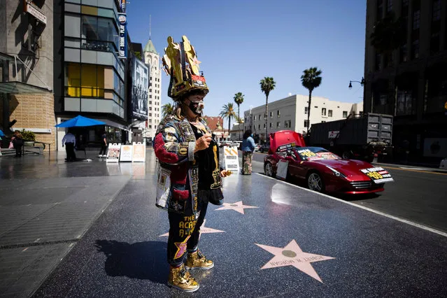 Oscars Enthusiast Vivianne Robinson stands outside Dolby theatre ahead of the 93rd Academy Awards in Los Angeles, California, U.S., April 20, 2021. (Photo by Mario Anzuoni/Reuters)