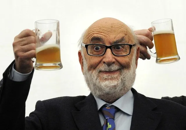 Belgian physicist Francois Englert holds a mug of beer after a news conference in Oviedo, Spain, on Oktober 24, 2013. Englert, U.S. professor Peter Higgs and the European Organization for Nuclear Research will receive the 2013 Principe de Asturias Award for Technical and Scientific Research in a ceremony on October 25. (Photo by Eloy Alonso/Reuters)