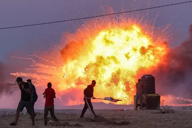 Palestinians use improvised explosive devices amid clashes with Israeli security forces in Khan Yunis in the southern Gaza Strip on September 27, 2023, following a protest near the border fence. (Photo by Said Khatib/AFP Photo)
