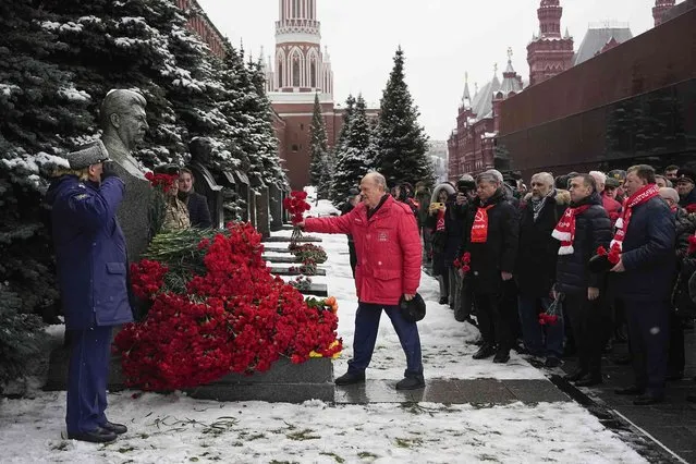 Communist Party leader and a lawmaker Gennady Zyuganov lays flowers at the grave of Soviet leader Joseph Stalin near the Kremlin Wall in Red Square in Moscow, Russia, Thursday, December 21, 2023 marking the 144th anniversary of Stalin's birth. (Photo by Alexander Zemlianichenko/AP Photo)