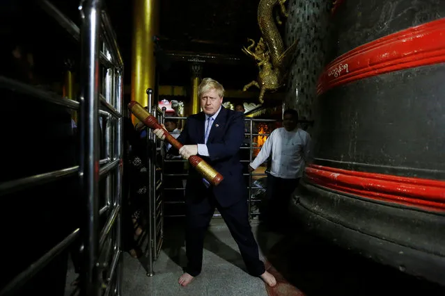 British Foreign Secretary Boris Johnson hits a bell while visiting Shwedagon Pagoda in Yangon, Myanmar January 21, 2017. (Photo by Soe Zeya Tun/Reuters)