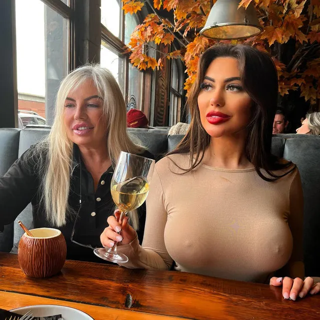 English television personality from Newcastle Chloe Ferry (R) treated fans to a very busty shot with her mum Liz on March 20, 2022. (Photo by Instagram)