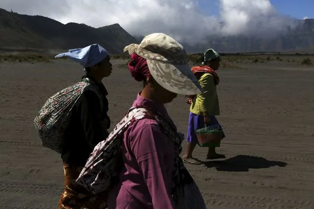 Hindu women villagers walks to the temple ahead of the annual Kasada festival at Mount Bromo in Indonesia's East Java province, July 31, 2015. (Photo by Reuters/Beawiharta)