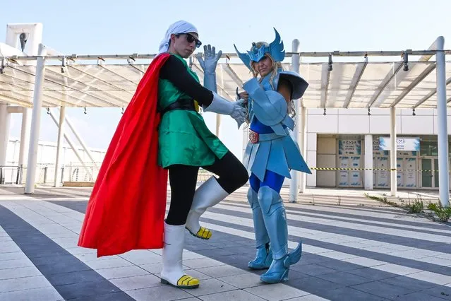 Cosplayers pose during a cosplay contest at the Romics event, a comic book and gaming convention, on October 1, 2021 in Rome. Romics is the largest Italian event for cosplay's fans. The term, a contraction of “costume player”, indicates the practice of wearing a costume representing a cartoon character or video-games. (Photo by Andreas Solaro/AFP Photo)