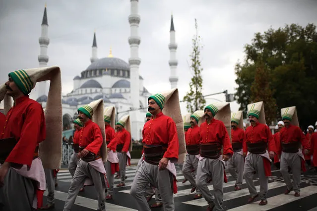 Turkish soldiers dressed as Janissaries (Yeniceri) from the Ottoman era, march during the 94th Republic Day parade, from the Grand National Assembly of Turkey (TBMM) to the first Turkish Grand National Assembly building, in the Ulus district on October 29, 2017 in Ankara, Turkey. (Photo by Adem Altan/AFP Photo)