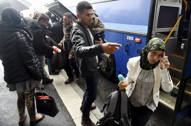 Hundreds of refugees arrive at public transport centre in Tornio, northwestern Finland, September 18, 2015. (Photo by Jussi Nukari/Reuters/Lehtikuva)