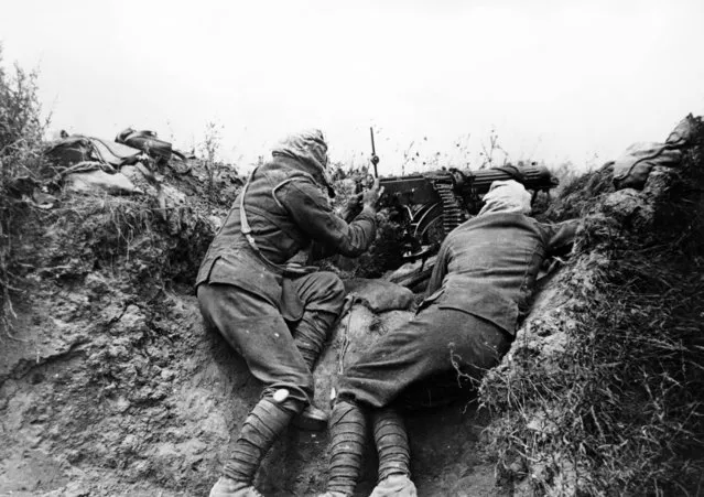 Two British machine gunners open fire with their Lewis gun on a German-held stronghold at the start of the Battle of the Somme in July 1916. (Photo by Camera Press/IWM)