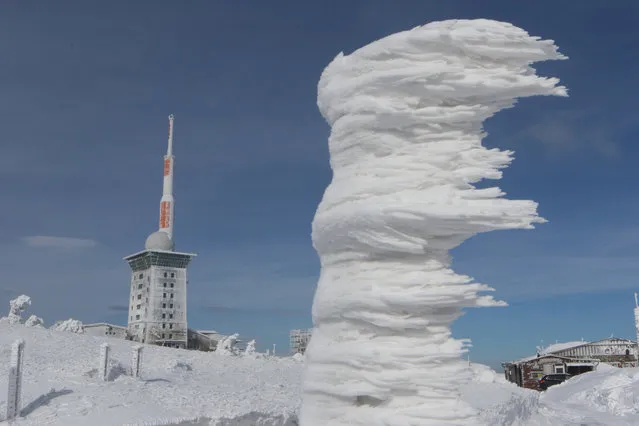 Wind and ice have formed a bizarre sculpture on the snowy Brocken mountain near Schierke in the Harz region, central Germany, on March 18, 2018. (Photo by Matthias Bein/AFP Photo/DPA)
