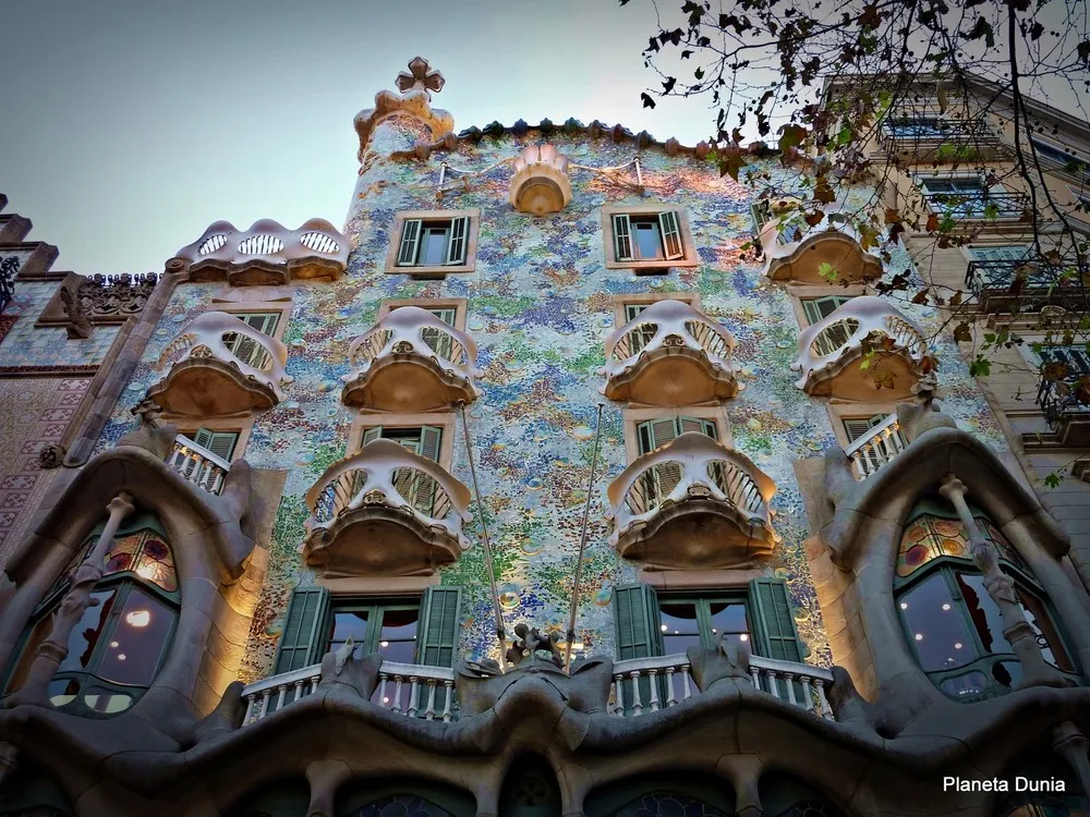 Casa Batllo by Antoni Gaudi