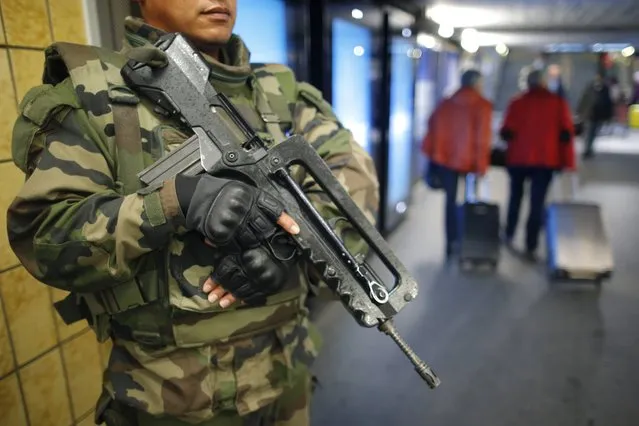 A French soldier patrols in the train station in Nantes, France, November 16, 2015 as security increases after last Friday's series of deadly attacks in Paris. (Photo by Stephane Mahe/Reuters)