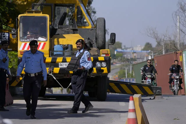 Police officers stand guard to ensure security at the vicinity of police headquarters, where Pakistan's former Prime Minister Imran Khan is held and will appear in a temporary court set up by authorities for security reasons, in Islamabad, Pakistan, Wednesday, May 10, 2023. The opposition party of Pakistan's former Prime Minister Khan called for demonstrators to remain peaceful, hours after mobs angered over the dramatic mid-trial arrest set fire to the residence of a top army general in the eastern city of Lahore. (Photo by Anjum Naveed/AP Photo)