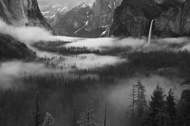 “Yosemite Valley”. It was an early morning in April of 2011. I went to the Tunnel View of the Yosemite National Park. Fog was floating in the Yosemite Valley, making it such a wonderful spectacle. Location: Yosemite Valley, California, USA. (Photo and caption by Hong Zeng/National Geographic Traveler Photo Contest)