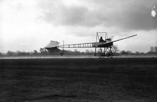 The Hon Allen Boyle in flight on his Avis monoplane, 16th April 1910.  (Photo by Topical Press Agency/Getty Images)