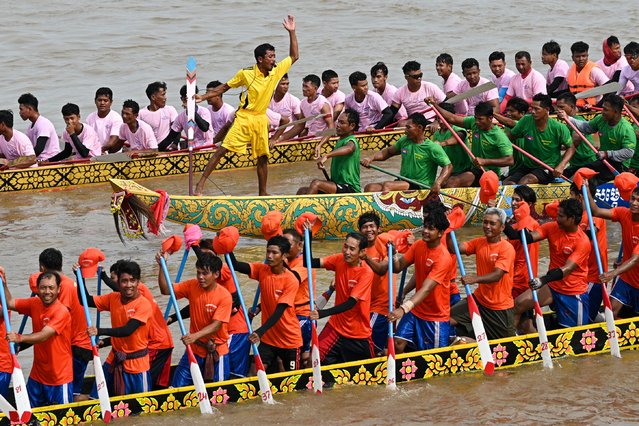 Participants row dragon boats during a competition as part of the Water Festival on the Tonle Sap river in Phnom Penh on November 26, 2023. (Photo by Tang Chhin Sothy/AFP Photo)