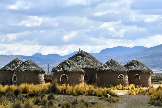 General view of the Uru Murato Indigenous community near a desert at the site of former Lake Poopo in the village of Punaca Tinta Maria, province of Oruro, Bolivia, taken on October 15, 2022. Lake Poopo, once Bolivia's second-largest, has largely disappeared, taking with it a centuries-old culture reliant entirely on its bounty. (Photo by Aizar Raldes/AFP Photo)