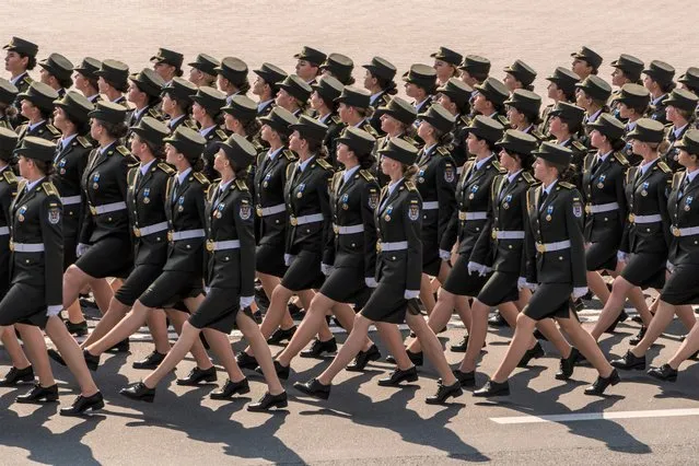 Members of Ukraine's military march during an Independence Day parade on August 24, 2021 in Kyiv, Ukraine. Ukraine celebrates 30 years of independence in an unstable geopolitical climate. President Volodymyr Zelensky gathered representatives of some 40 countries to inaugurate the Crimean Platform on the eve of Independence day. The summit of international and diplomatic solidarity, aims to highlight the annexation of Crimea by the Russians in 2014. (Photo by Brendan Hoffman/Getty Images)