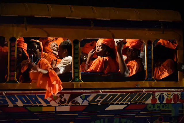 Supporters of Idrissa Seck, presidential candidate of the coalition “Idy 2019”, are seen in a “car rapide” before his final rally campaign in Dakar, Senegal February 22, 2019. (Photo by Sylvain Cherkaoui/Reuters)