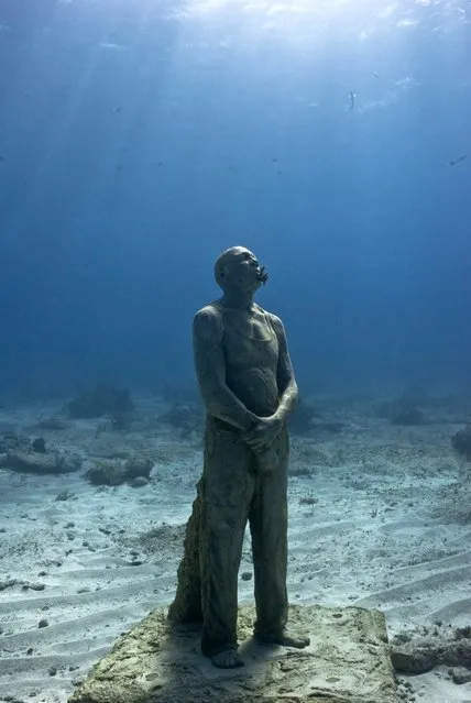 “Man on fire”. Underwater Sculpture, Museo Subacuático de Arte, Cancun. (Photo by Jason deCaires Taylor/UnderwaterSculpture)