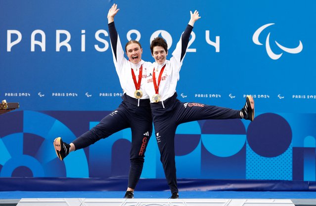 Gold medalist Sophie Unwin of Britain and pilot Jenny Holl celebrate on the podium after the women's B road race on September 6, 2024. (Photo by Maria Abranches/Reuters)