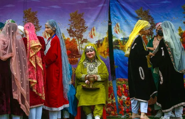 Kashmiri artists wait for their performance to start during the celebrations for the 75th Anniversary of Indian Independence, in Srinagar, Kashmir, India, 15 August 2022. India's prime minister has urged people to hoist the national flag in every household as part of a campaign called 'Har Ghar Tiranga' (Tricolor in every house) during India's Independence celebrations. India declared its independence from British rule on 15 August 1947. (Photo by Farooq Khan/EPA/EFE)