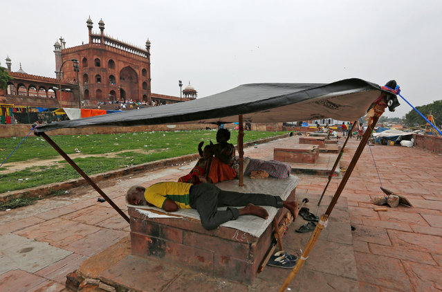 A family rests at a temporary shelter outside Jama Masjid in the old quarters of Delhi, India July 28, 2016. (Photo by Adnan Abidi/Reuters)