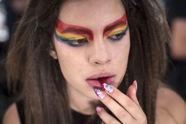 A model eats candy backstage before the Betsey Johnson Spring/Summer 2016 collection presentation during New York Fashion Week in New York, September 11, 2015. (Photo by Andrew Kelly/Reuters)