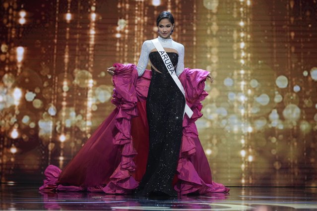 Miss Aruba Kiara Arends competes in the evening gown competition during the preliminary round of the 71st Miss Universe Beaty Pageant in New Orleans, Wednesday, January 11, 2023. (Photo by Gerald Herbert/AP Photo)