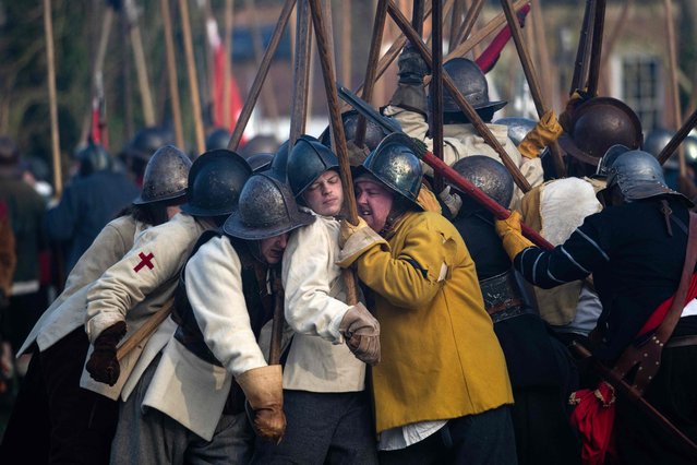 Members of the Sealed Knot, a society promoting interest in the English Civil War, stage their 50th re-enactment of the Battle of Nantwich, a battle which took place near the town in 1644, in north west England on January 21, 2023. In January 1643, Parliamentarians took the town of Namptwiche (Cheshire's second town). By the end of December, the town was surrounded by Royalists and under siege. A Parliamentarian force marched south from Lancashire under the command of Sir Thomas Fairfax and defeated the Royalists in the Battle of Namptwiche on January 25, 1644. (Photo by Oli Scarff/AFP Photo)