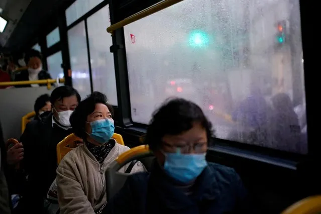 People wearing face masks are seen on a bus amid the global outbreak of the coronavirus disease (COVID-19) in Shanghai, China, November 26, 2020. (Photo by Aly Song/Reuters)