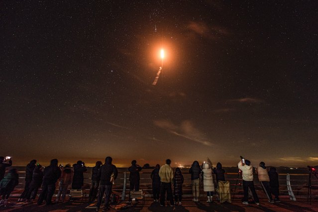 Citizens watch the fourth launch of the Korean Space Launch Vehicle Nuriho from across the Oenaro Launch Complex in Goheung, South Jeolla Province, on the morning of the November 27, 2025. Citizens rejoiced at the news of the successful launch, as if it were their own day. (Photo by Jang Gyeong-sik)