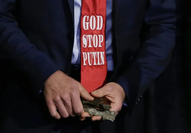 Ukraine Parliament member Oleksii Honcharenko, of the Petro Poroshenko Bloc party, holds Russian shrapnel at a news conference to discuss arming Ukrainians against Russia, on Capitol Hill in Washington, February 5, 2015. (Photo by Gary Cameron/Reuters)