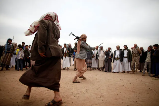 Tribesmen perform the traditional Baraa dance during a tribal gathering held to show support to the Houthi movement in Sanaa, Yemen November 10, 2016. (Photo by Khaled Abdullah/Reuters)