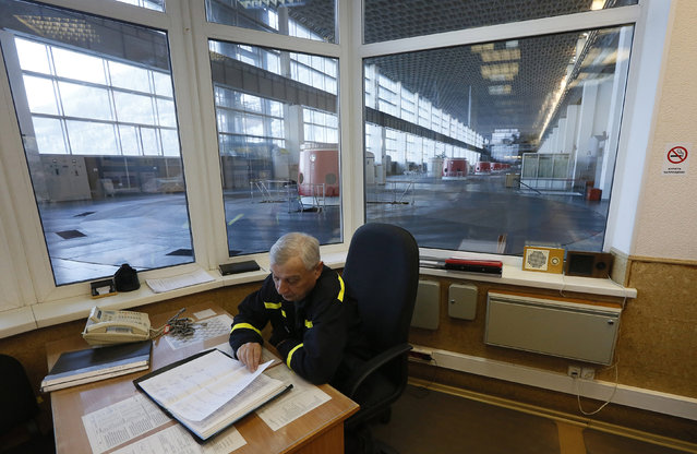Duty supervisor of the turbine hall, Anatoly Ananiev works at the Krasnoyarsk hydro-electric power station near the Siberian city of Krasnoyarsk, Russia, January 13, 2016. (Photo by Ilya Naymushin/Reuters)