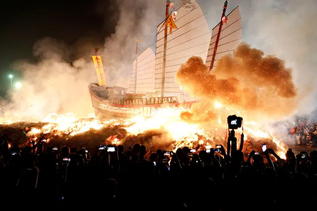 “Wang Yeh's Boat”, a 13-meter finely crafted ancient warship made of paper and wood sets on fire to ward off evil, disease and bad luck during Wang Yeh Boat Burning Festival, in Pingtung, Taiwan November 4, 2018. (Photo by Tyrone Siu/Reuters)