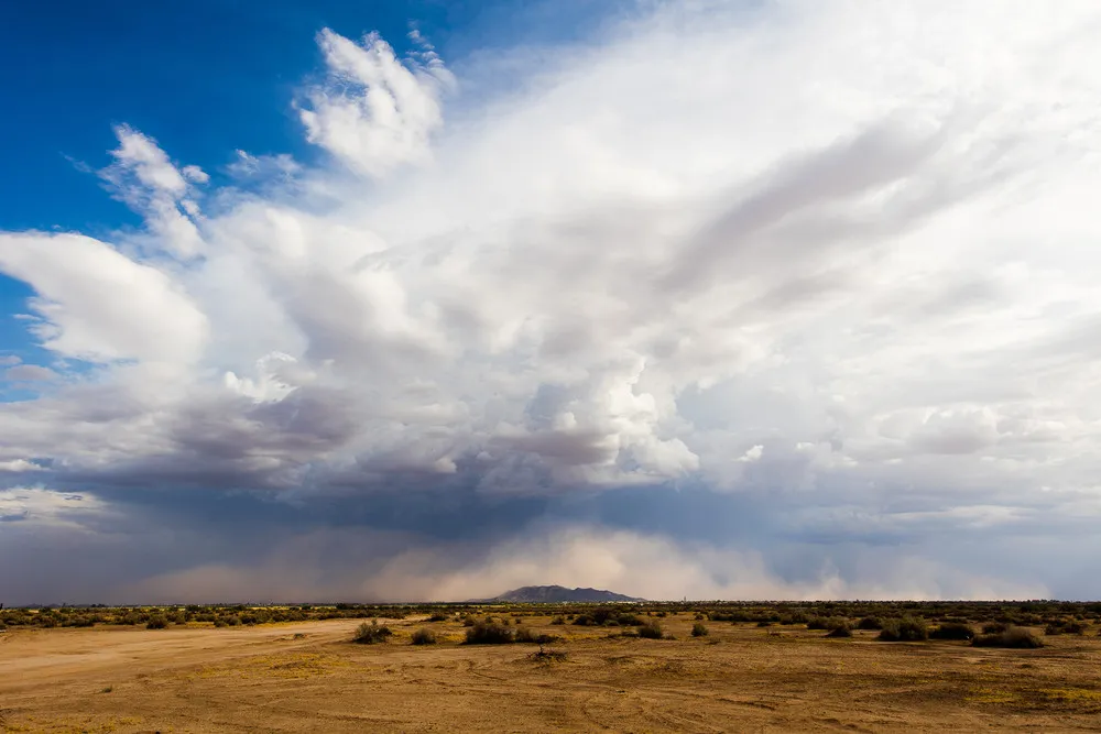 Storm Chaser Captures Monsoons in Arizona