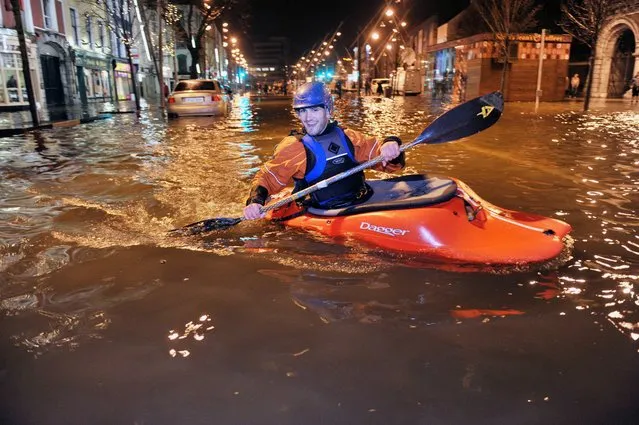 Basie Olivier from CIT Kayak Club takes a field trip during heavy flooding on the Grand Parade, Cork city, on February 4, 2014. (Photo by Daragh McSweeney/Provision)