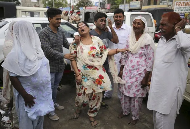 Relatives wail after the body of Kirpal Singh, an Indian prisoner who died in a Pakistan jail, was handed over to Indian authorities at Wagah border, on the outskirts of the northern city of Amritsar, India, April 19, 2016. (Photo by Munish Sharma/Reuters)