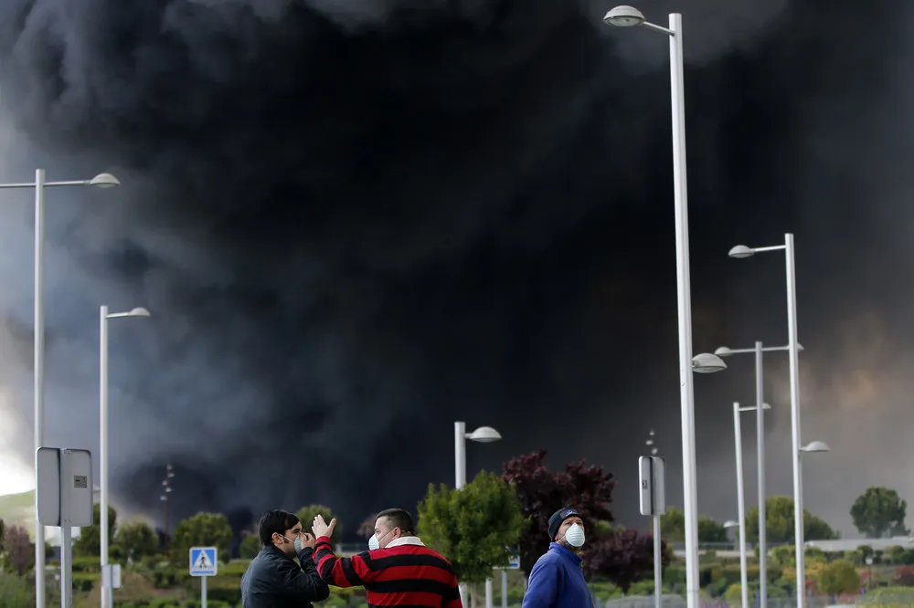 Massive Tire Fire Blackens Sky Near Madrid