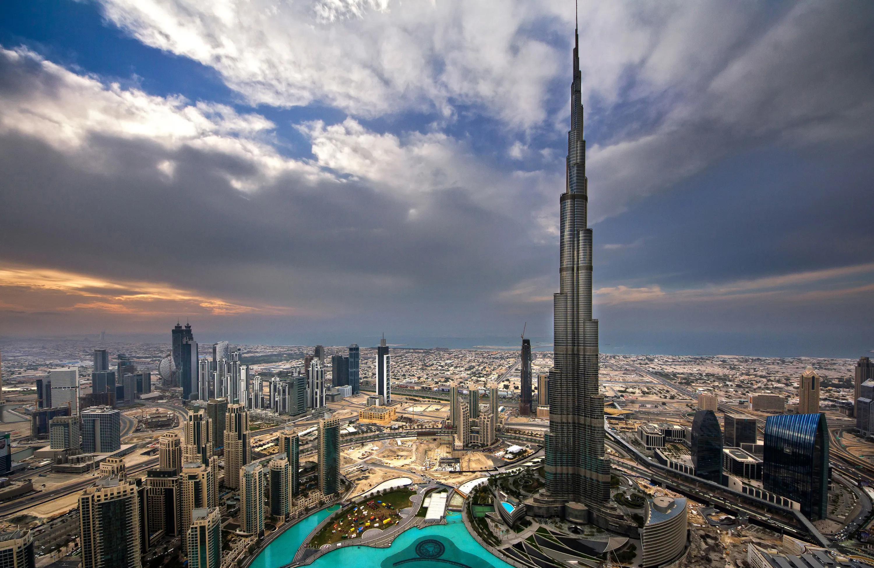 Бурдж халифа окрасили. Бурдж-Халифа Дубай. Бурдж Халифа высота. Небоскреб ОАЭ Бурдж Халифа. Дубай башня Бурдж Халифа высота.