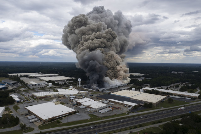 Smoke billows from a fire at the BioLab facility in Conyers, Ga., Sunday, September 29, 2024. (Photo by Ben Gray/Atlanta Journal-Constitution via AP Photo)