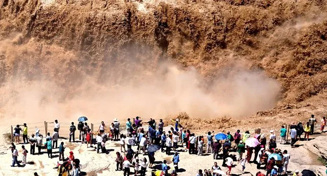 Tourists view Hukou Waterfall August 24, 2014 in China. It is the largest waterfall on the Yellow River, China, and the second largest waterfall in China. (Photo by ChinaFotoPress via Getty Images)