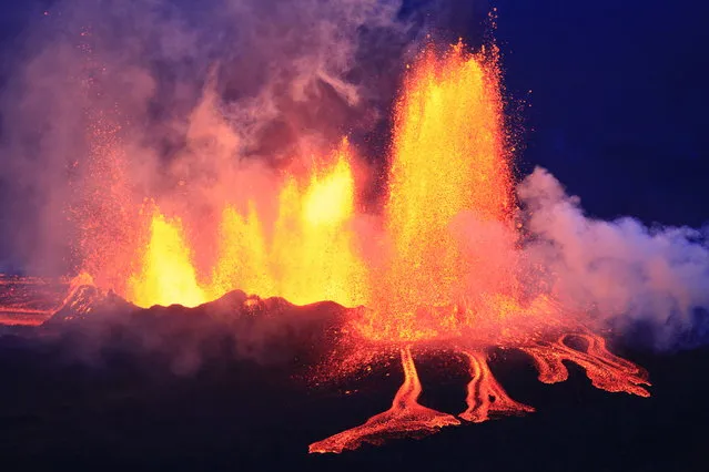 An aerial view of the lava erupting during volcanic eruption in September, in Bardarbunga, Iceland. (Photo by Örvar Atli Þorgeirsson/Barcroft Media)