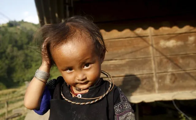 A Vietnamese girl of Hmong ethnic tribe wipes her head while waiting for the return of her mother during the harvest season in Mu Cang Chai, northwest of Hanoi October 3, 2015. (Photo by Reuters/Kham)