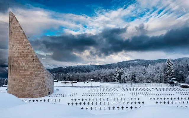 A picture taken on December 1, 2017 shows the cemetery of Natzweiler- Struthof concentration camp, covered in snow, in Natzwiller, eastern France. (Photo by Patrick Hertzog/AFP Photo)